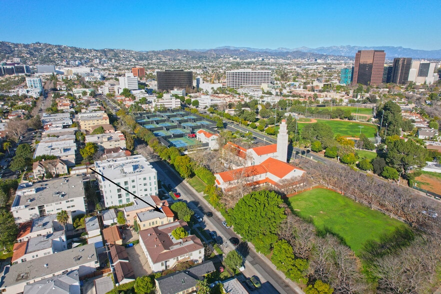 Building Photo - 913 Le Doux Rd