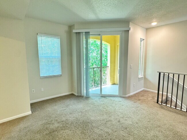 Building Photo - Las Palmas One-Bedroom townhouse with garage