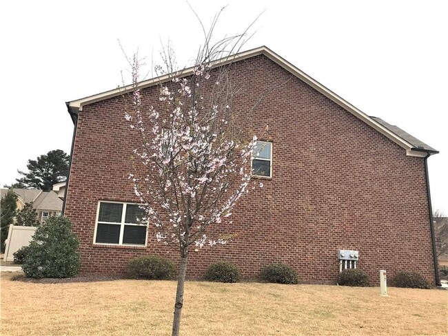 Building Photo - 2186 Hillview Dr NE