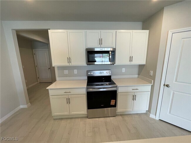 Building Photo - 3720 SW 12th Pl