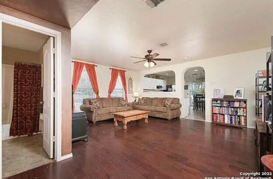 Building Photo - 1427 Range Fld