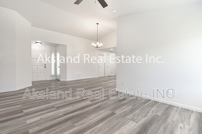 Building Photo - Salida