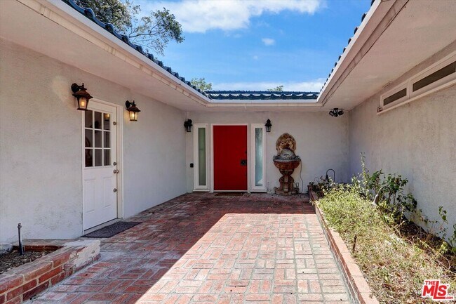 Building Photo - 2200 Outpost Dr