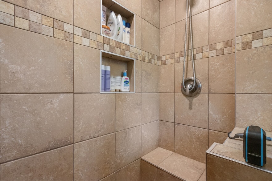 Building Photo - 840 W Davis St