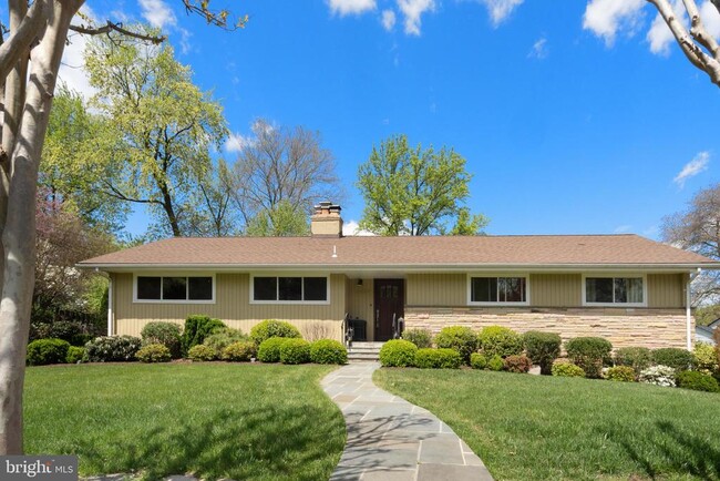 Building Photo - 1404 Middlebury Dr