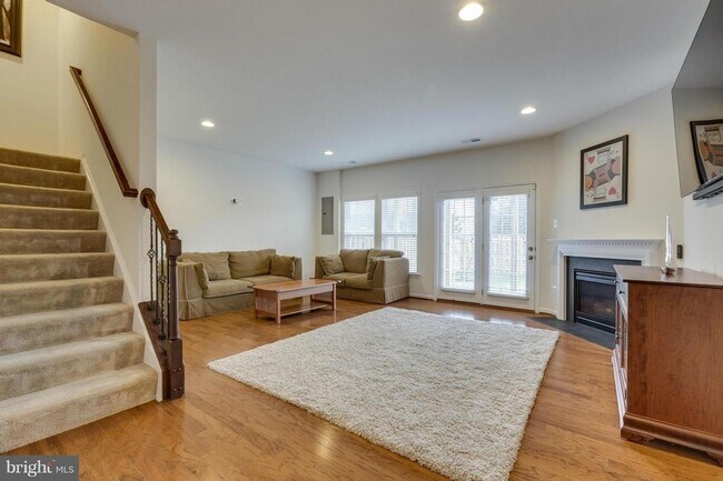 Building Photo - Charming 3BR Townhome in Aldie