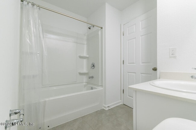 Building Photo - 215 Elmhurst Ln