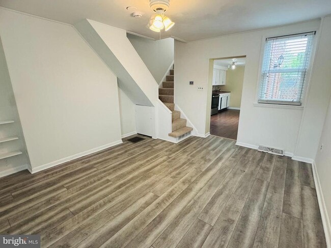 Building Photo - 25 Degrange St