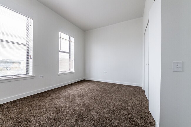 Building Photo - 9001 S Commercial Ave