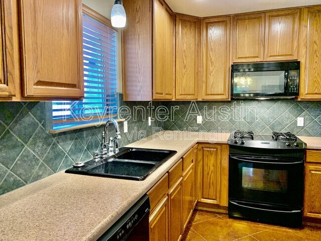 Building Photo - 1535 Parkfield Cir