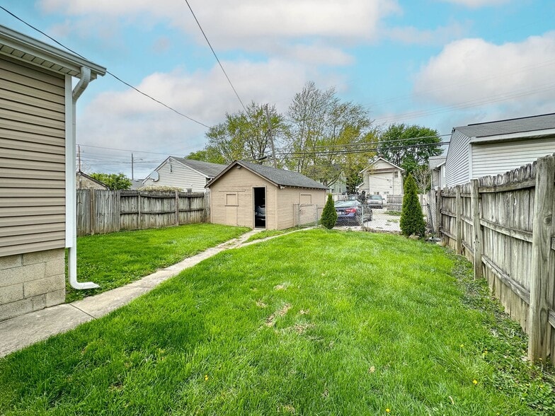 Building Photo - 662 Southwood Ave