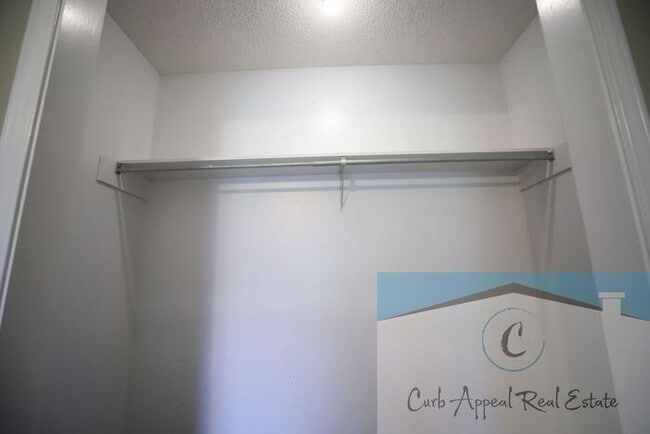 Building Photo - Nettleton Schools - 6 bed/ 3 bath 2,500 sq.ft.., back deck, fenced yard!!