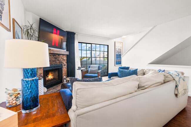 Building Photo - 727 Seacoast Dr