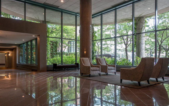 Building Photo - 480 N McClurg Ct