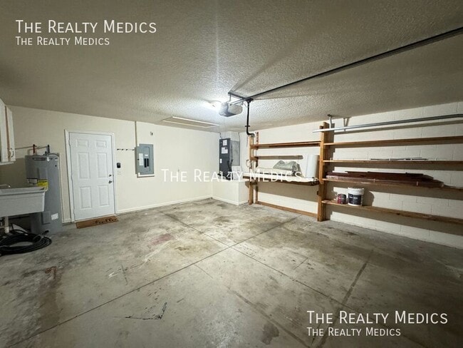 Building Photo - 2719 Crane's Cove Dr