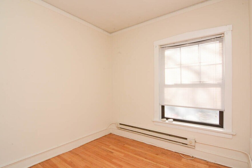 Building Photo - 1033 Dempster St