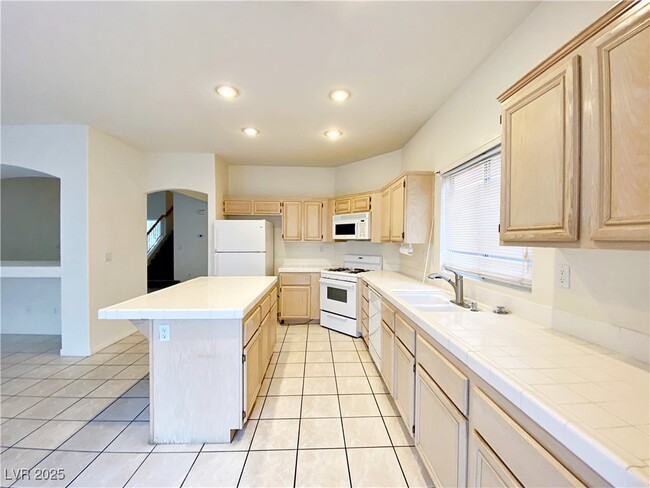 Building Photo - 7959 Blue Brook Dr