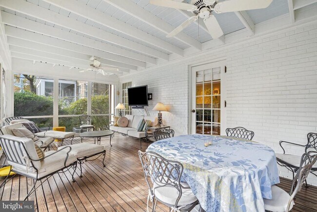 Building Photo - 6045 Edgewood Terrace