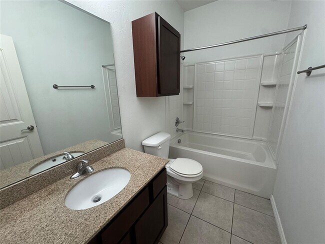 Building Photo - 473 S Fretz Ave