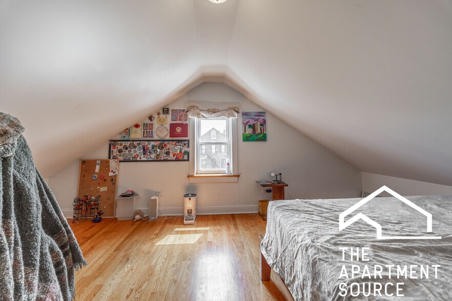 Building Photo - 1653 S Throop St