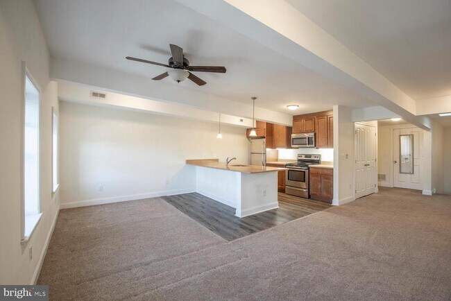 Building Photo - 30 W State St