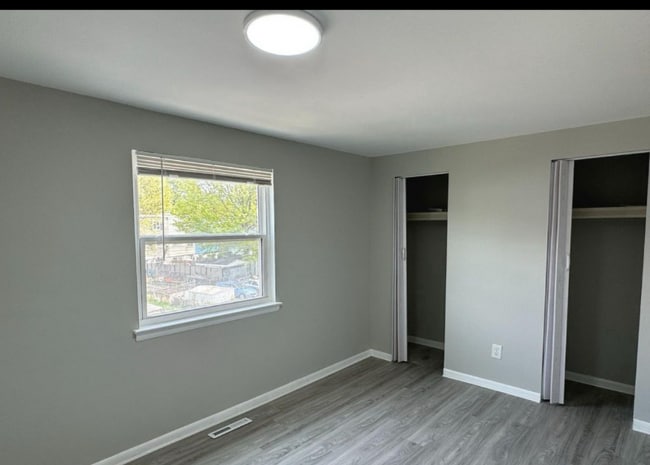 Building Photo - 883 Wedgewood Dr