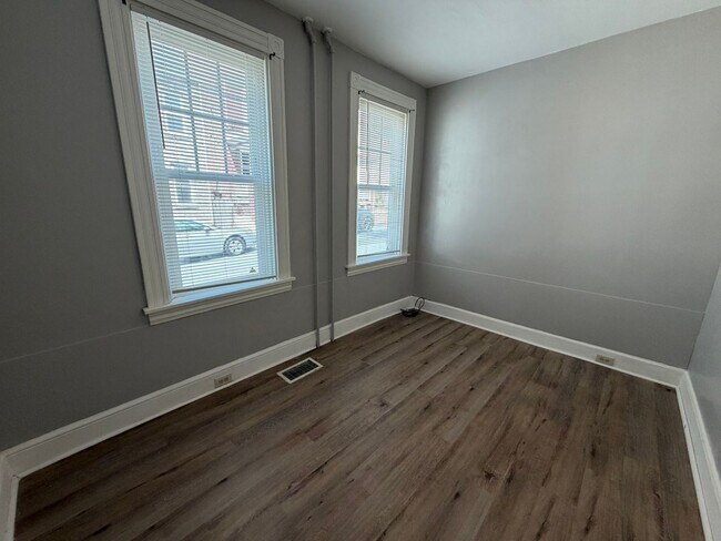 Building Photo - 538 W Vine St