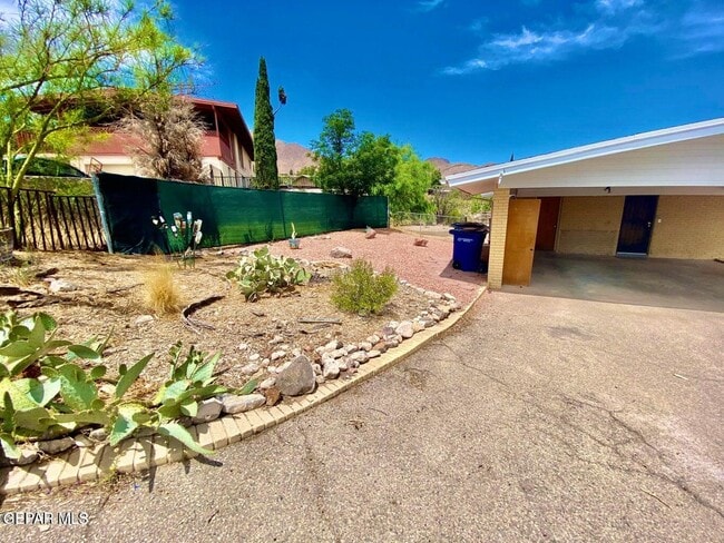 Building Photo - 3213 El Morro Rd