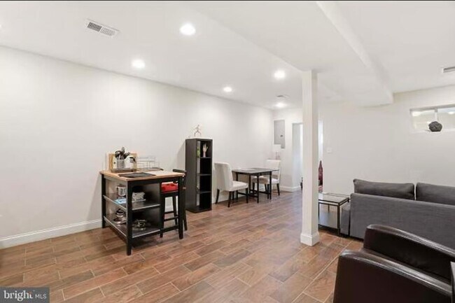 Building Photo - 813 Delafield Pl NW
