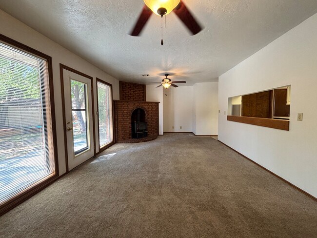 Building Photo - 34 E 350 N