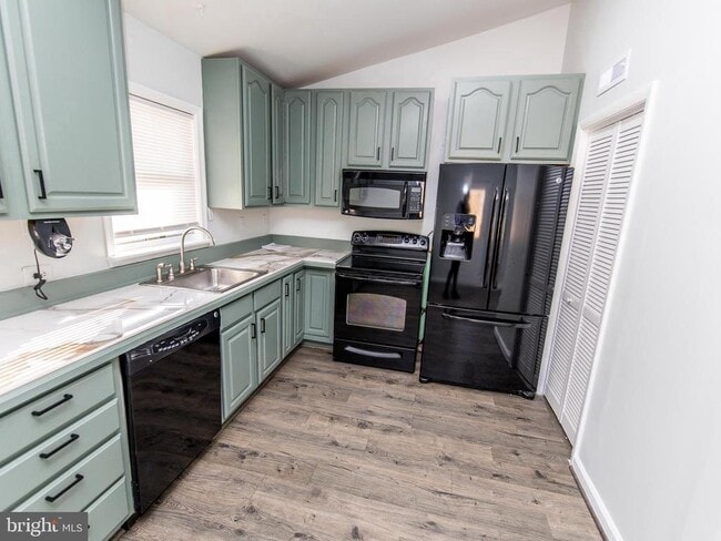 Building Photo - 15901 Perkins Ln