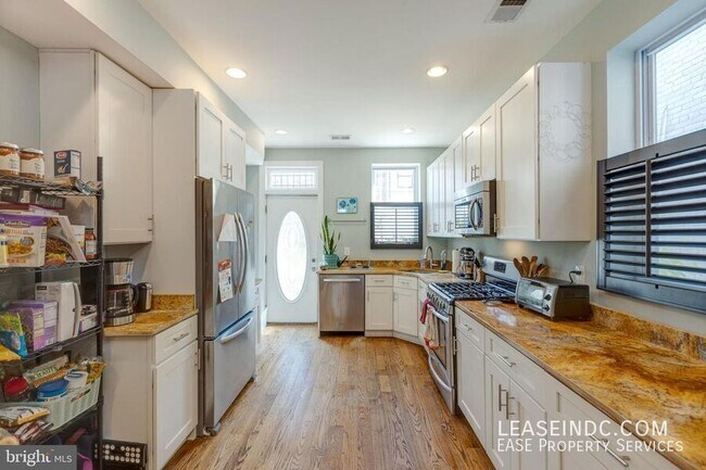 Building Photo - 604 Harvard St NW