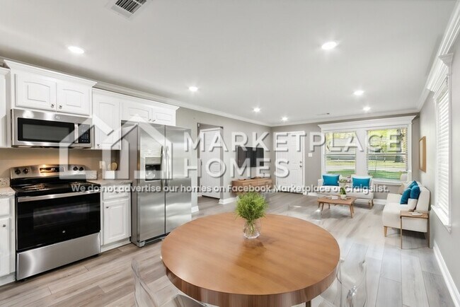 Building Photo - 1519 W 15th St