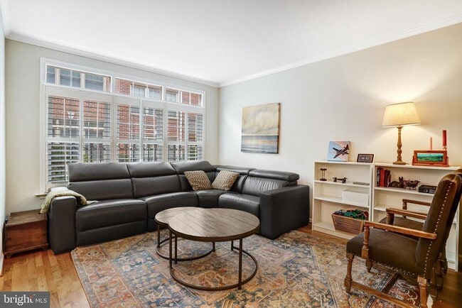 Building Photo - 1505 N Colonial Terrace