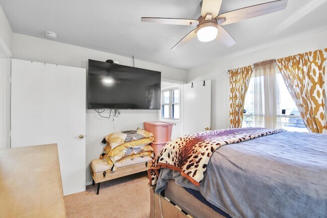 Building Photo - 5625 Amherst St