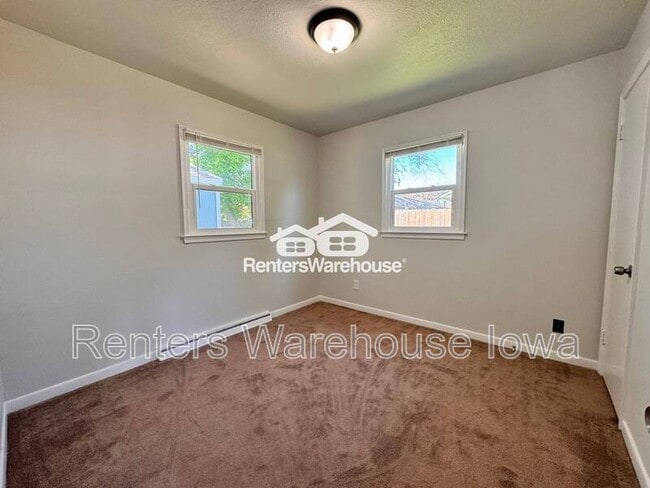 Building Photo - 1328 E 28th St
