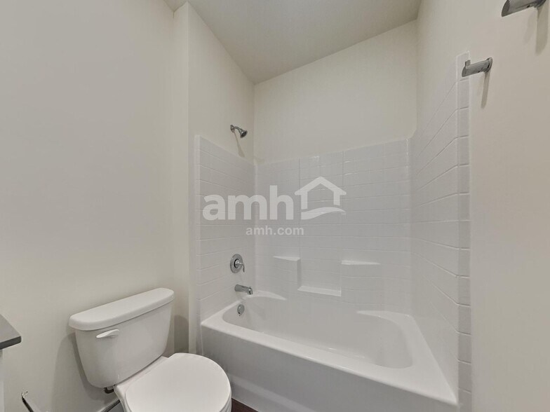 Building Photo - 9500 Aviara St