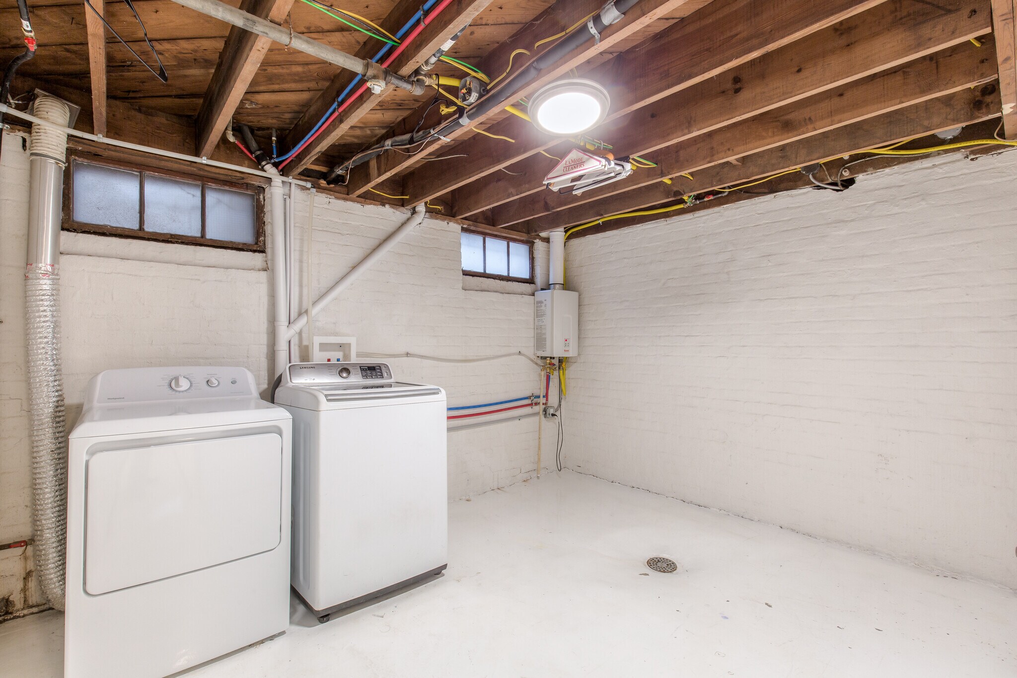 Building Photo - 109 E 26th Pl