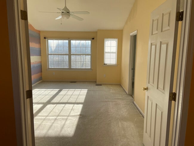 Building Photo - 4 Aster Ct