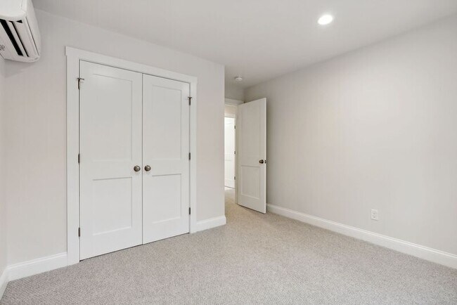 Building Photo - 24 Foliage Way