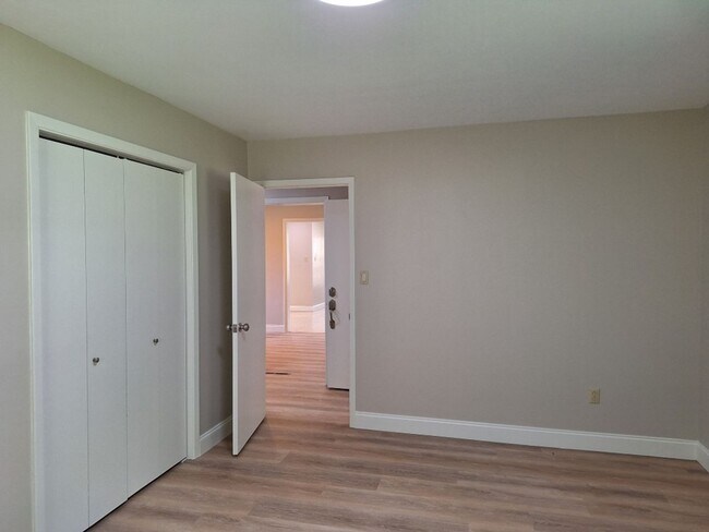 Building Photo - 6826 Dorchester Dr NW
