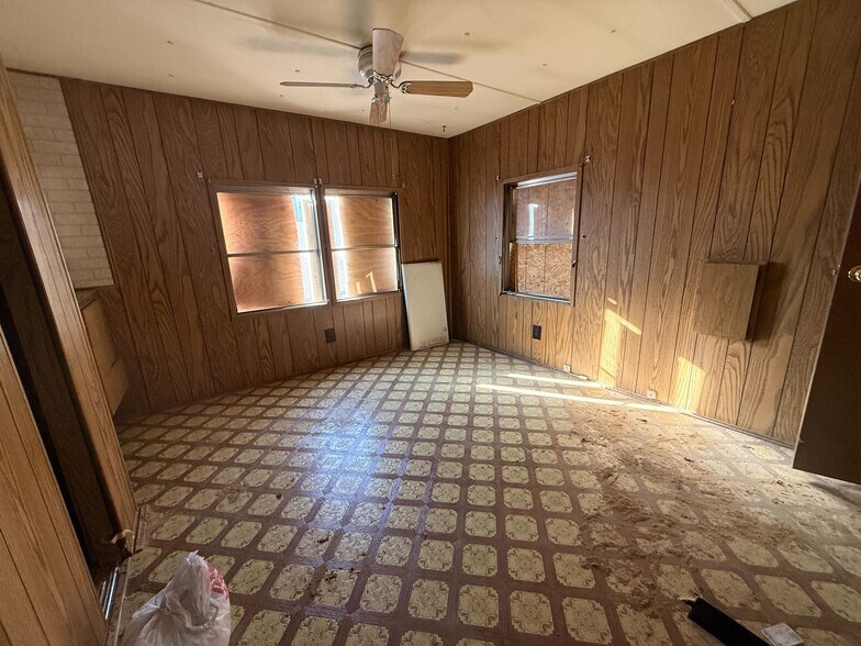 Building Photo - 3601 E Wyoming Ave