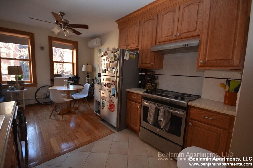 Building Photo - 137 Charles St