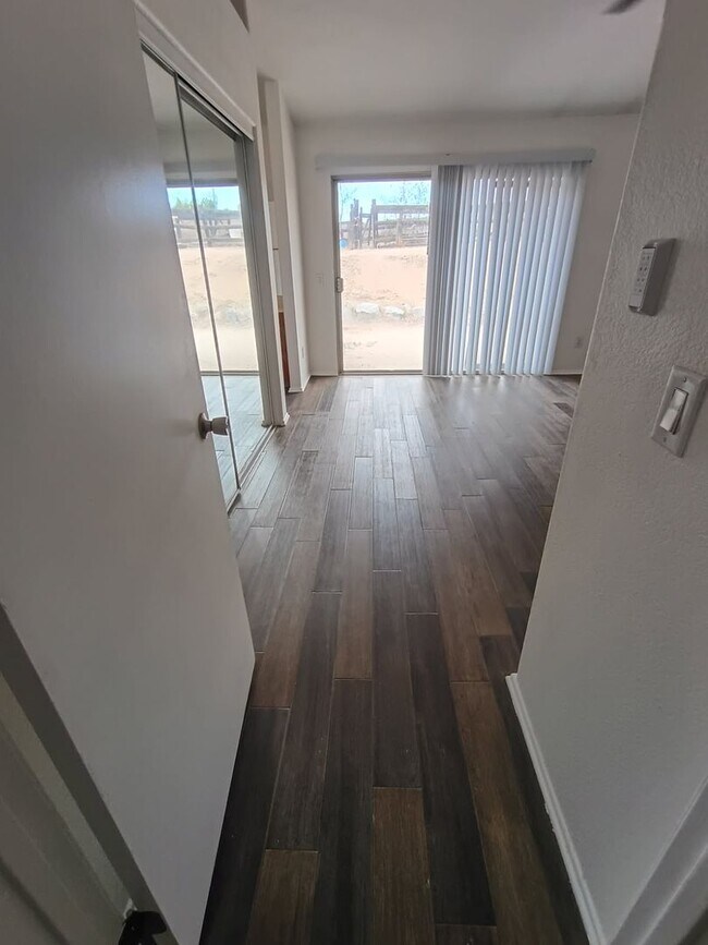 Building Photo - Large lot! 4 bedroom house in Woodcrest! Horse property!