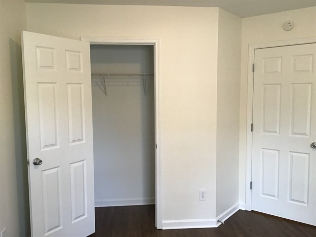 Building Photo - 2512 Walnut Tree Ln