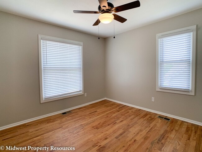Building Photo - Spacious home with so many updates!  3 bedroom 2.5 baths in Blue Springs