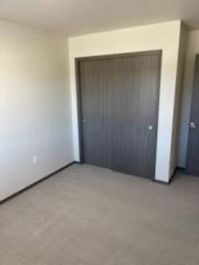 Building Photo - 1005 Greenfield Dr