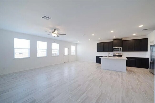Building Photo - 215 Thurman Holt Rd