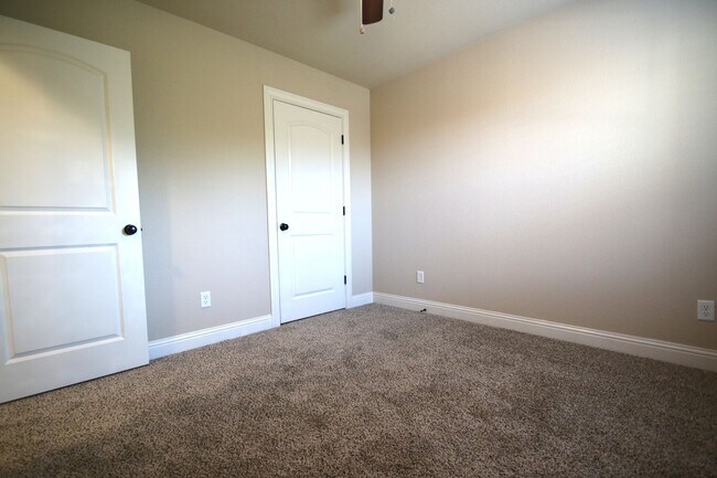 Building Photo - Little Piece of HEAVEN~3/2.5 Home w/ Open ...