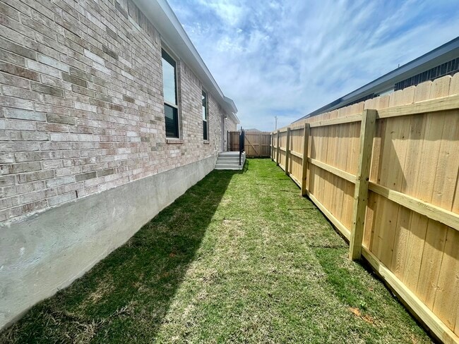 Building Photo - 5109 Rose Gdn Lp